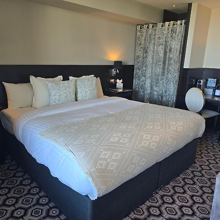 The Vincent Hotel Southport Bagian luar foto