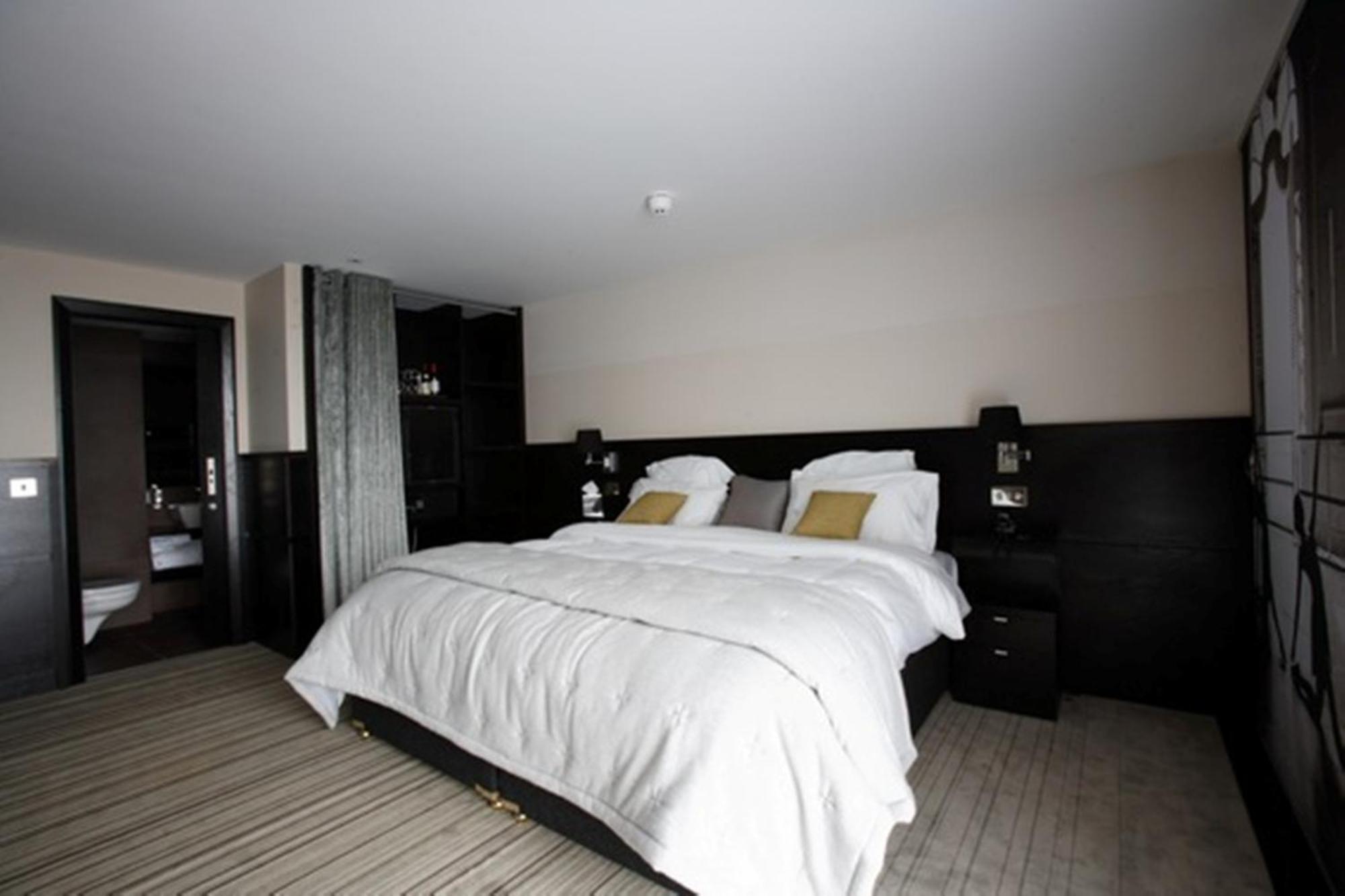 The Vincent Hotel Southport Bagian luar foto