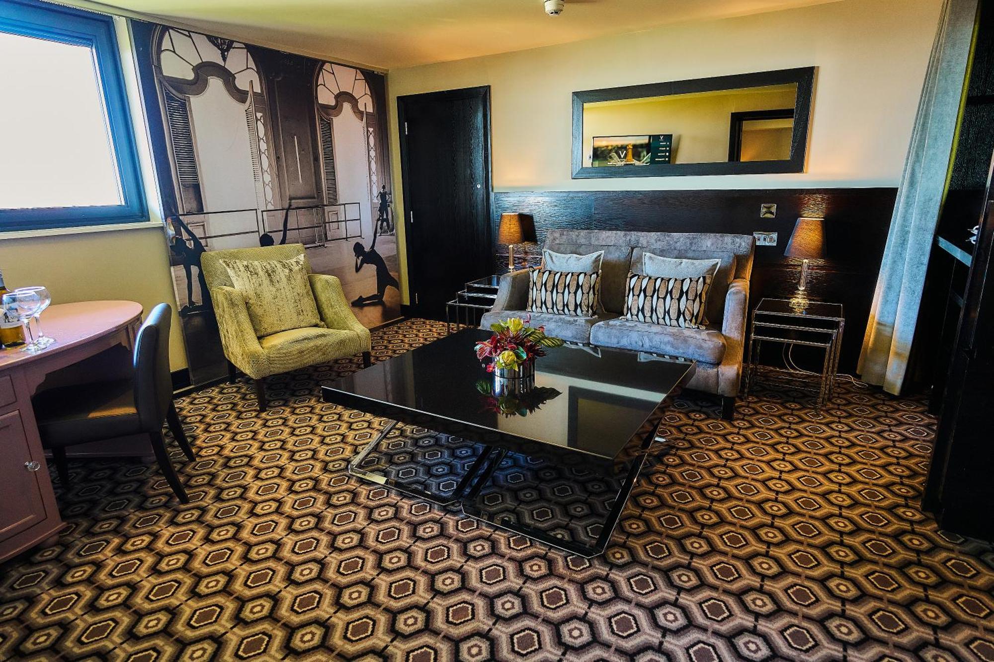 The Vincent Hotel Southport Bagian luar foto