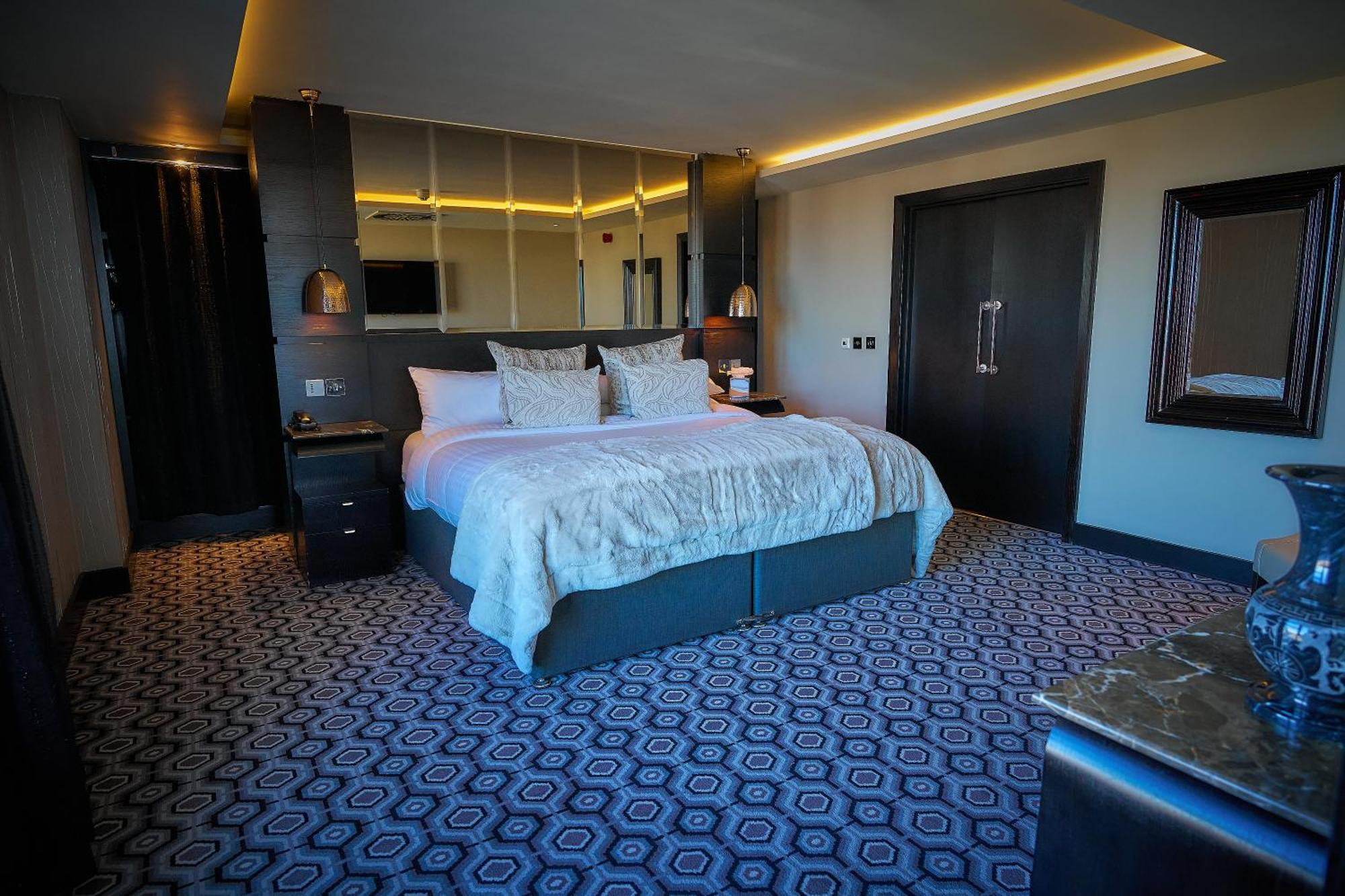 The Vincent Hotel Southport Bagian luar foto