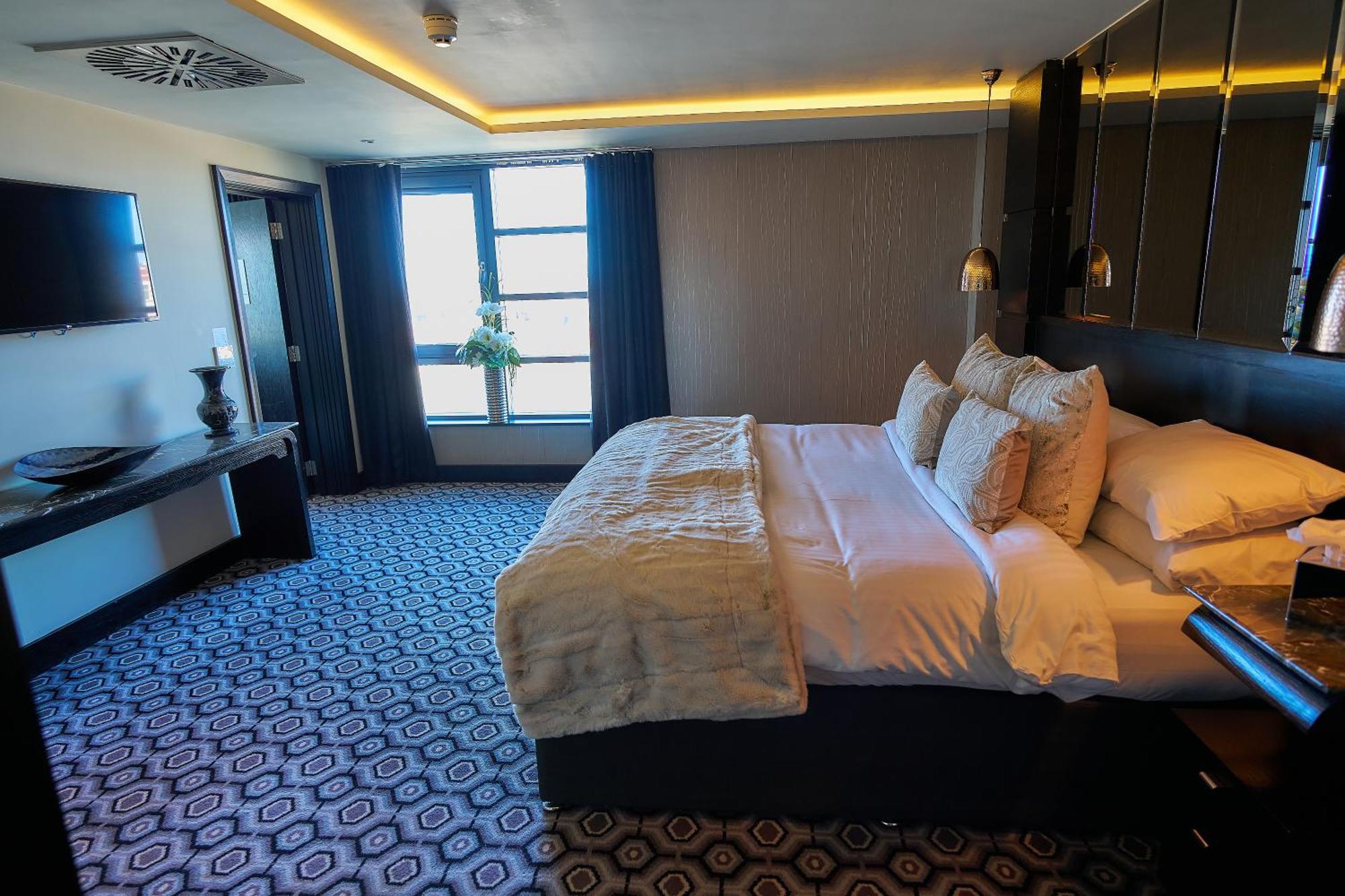 The Vincent Hotel Southport Bagian luar foto