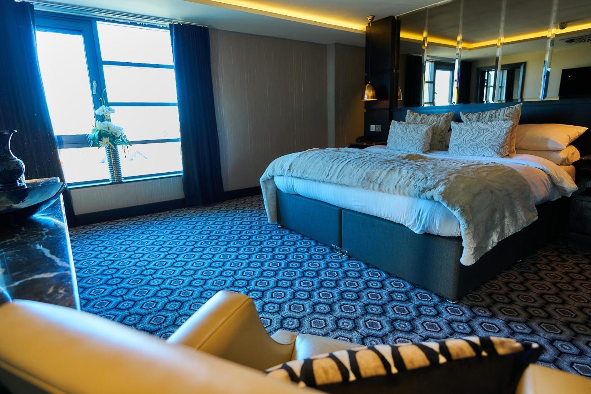 The Vincent Hotel Southport Bagian luar foto