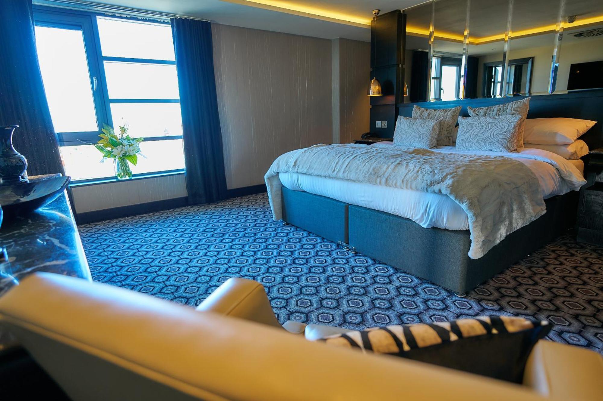 The Vincent Hotel Southport Bagian luar foto
